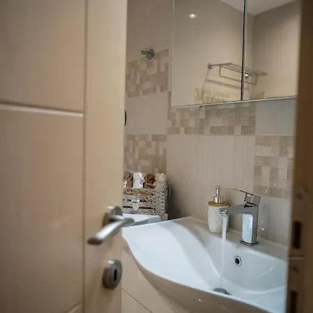 Zoes Luxury Corfu Апартаменты *